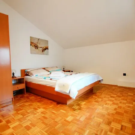 Apartment Vjeko *